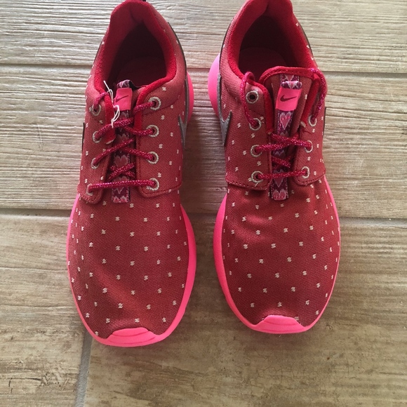 NWOB NIKE ROSHERUN PRINT (GS) Running - Picture 3 of 7
